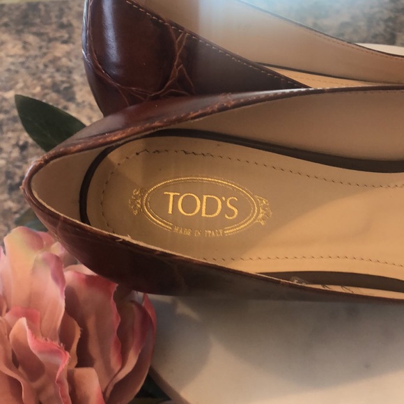 Tods Embossed Alligator Block Heel Kate Pumps - Picture 7 of 16